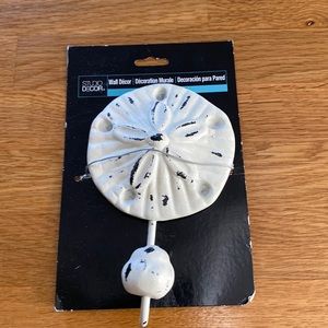 NWOT WALL HOOK - sand dollar design